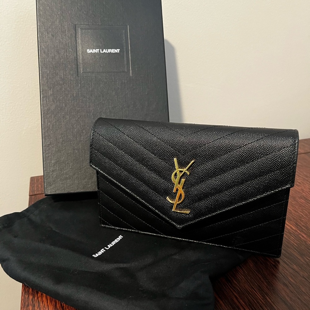 Yves Saint Laurent Monogram Grain De Poudre Black Envelope Wallet On Chain